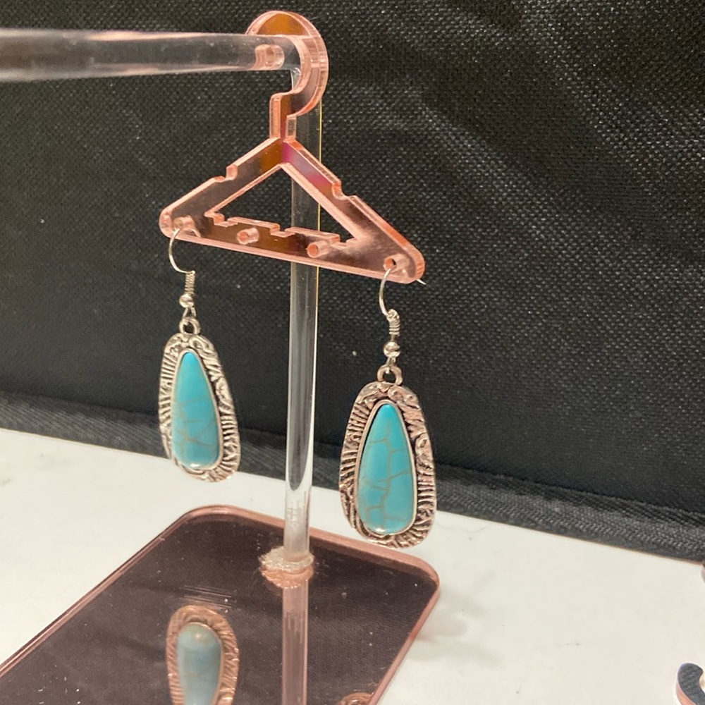 NWOT - Turquoise color earrings